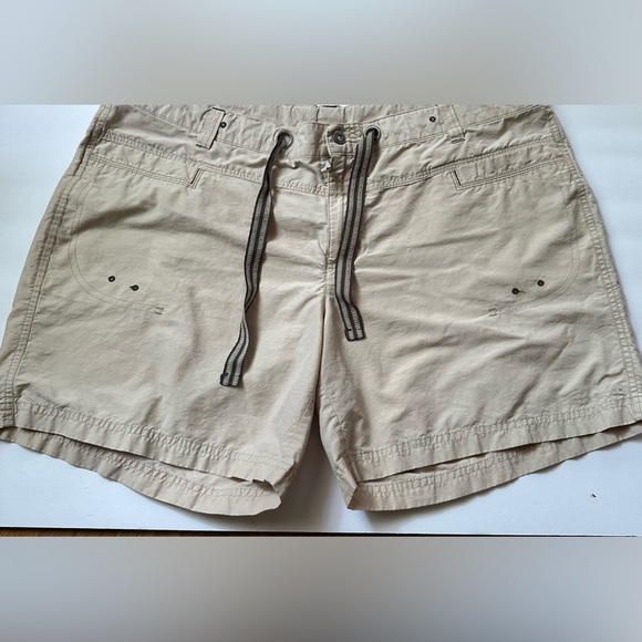 Columbia Women's Omni-Shade Khaki Shorts - XL - Picture 5 of 16